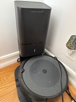 iRobot Roomba i3+ Robot Vacuum with Clean Base Self-Emptying Dock