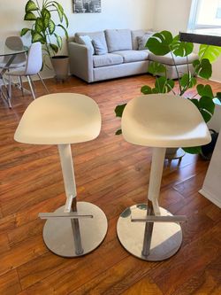 Adjustable white bar stools