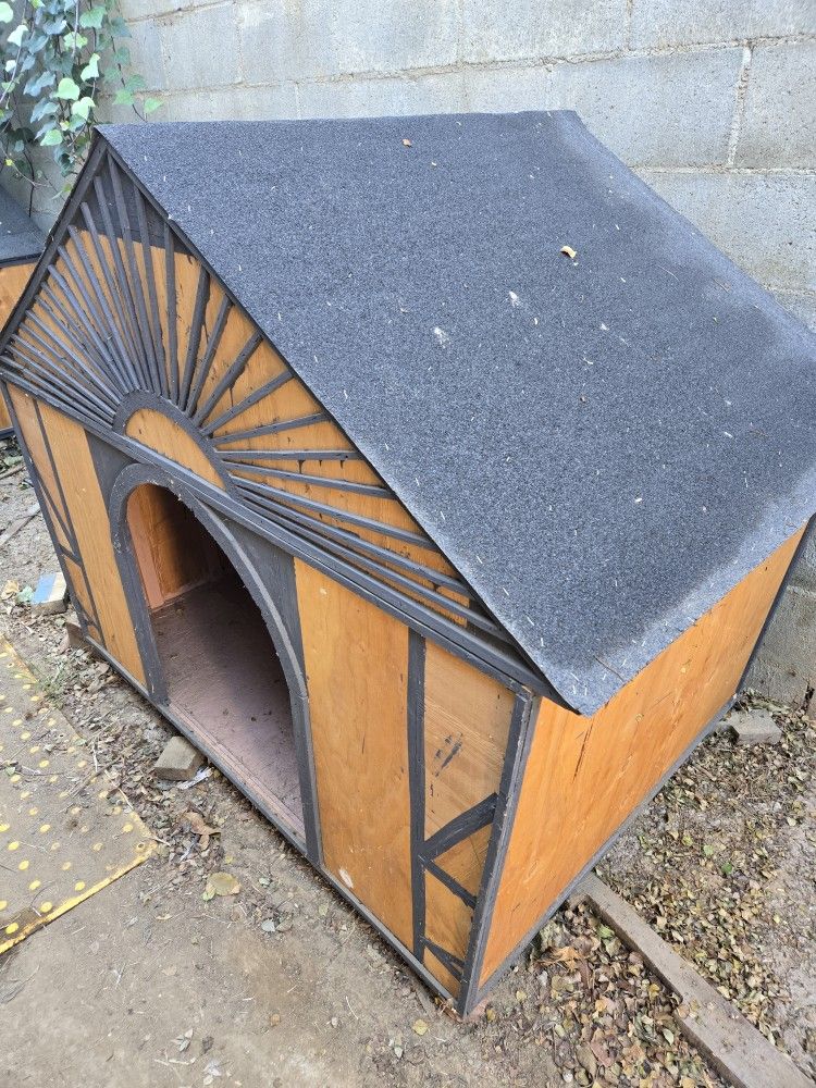 Large Dog House (Ready)