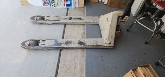 Crown pallet jack