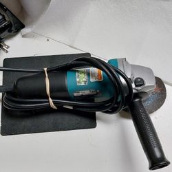 Makita 120v  Wheel 41/2" Angle Ginnder 9557NB