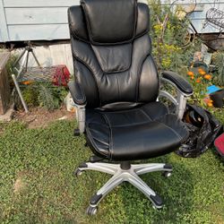 Very Comfy Leather Office Chair With Wheels 🦋
