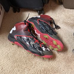 Under Armour Size 14 Baseball Deception DT Molded Cleats With Metal Cleat Tips 