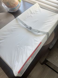 Munchkin Diaper Changing Table