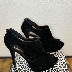 Anne Michelle black suede style women’s peep toe heels Size 7