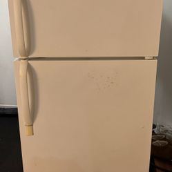 Frigidaire Refrigerator 