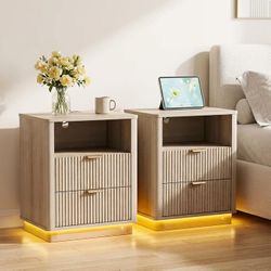 Fluted Night Stand Set of 2, Curved Nightstands with Charging Station Lighting, Wood End Table with