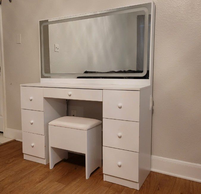 Makeup Vanity Desk with LED Lighted Mirror & Power Outlet & 7 Drawers

