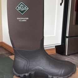 Tall Muck Boots, Men’s 6 / Women’s 7