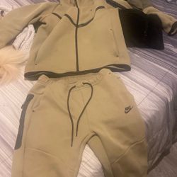 Nike Tech Jacket And Pants