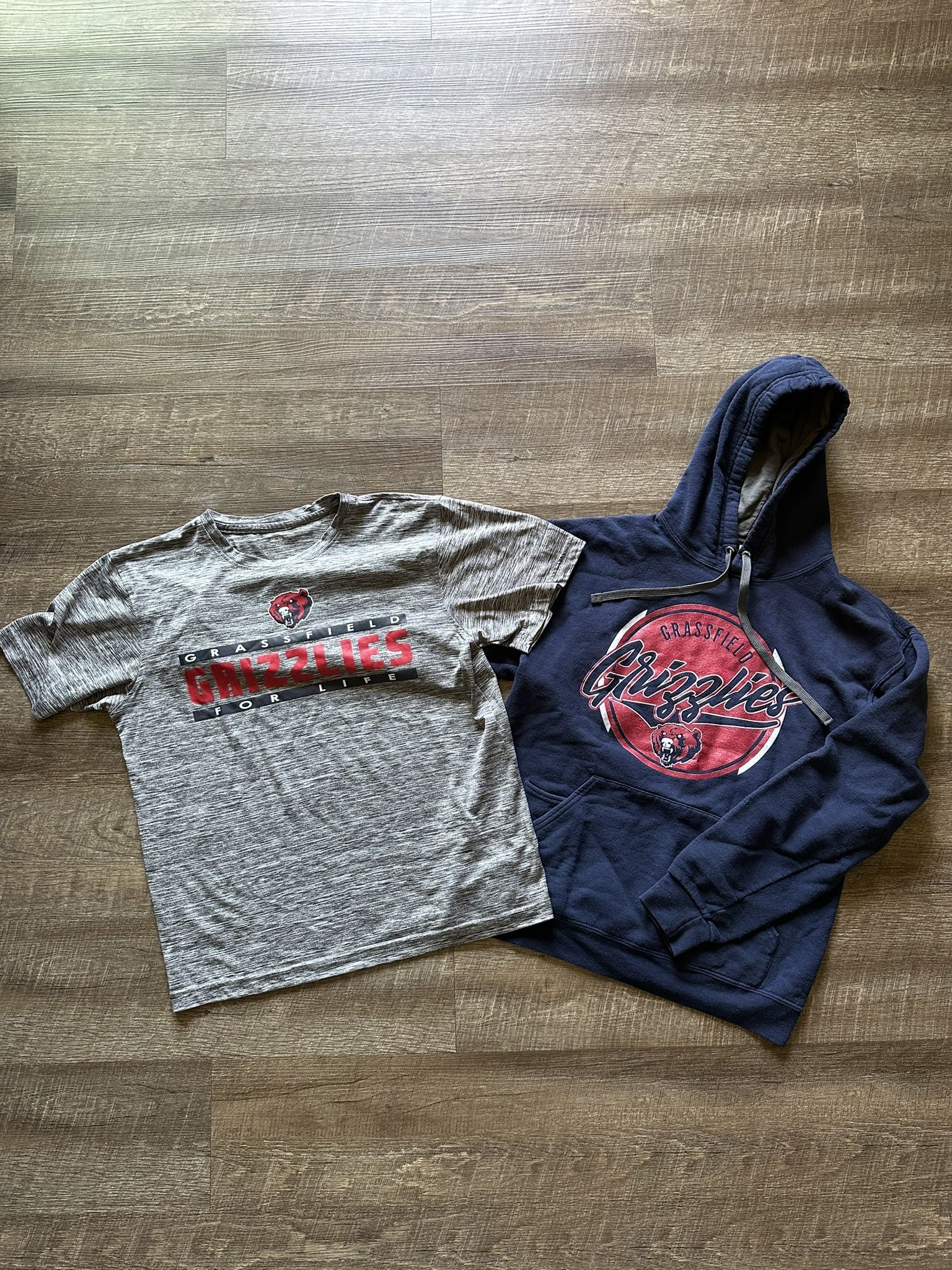 Unisex Grassfield Grizzlies Medium Shirt And Sweatshirt Bundle