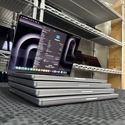 MacBook Pro 16 inch 2023 M2 Max 32GB RAM 1TB SSD with Store Warranty and Financing Available