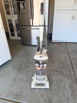 Shark Navigator Lift-Away Vacuum USED