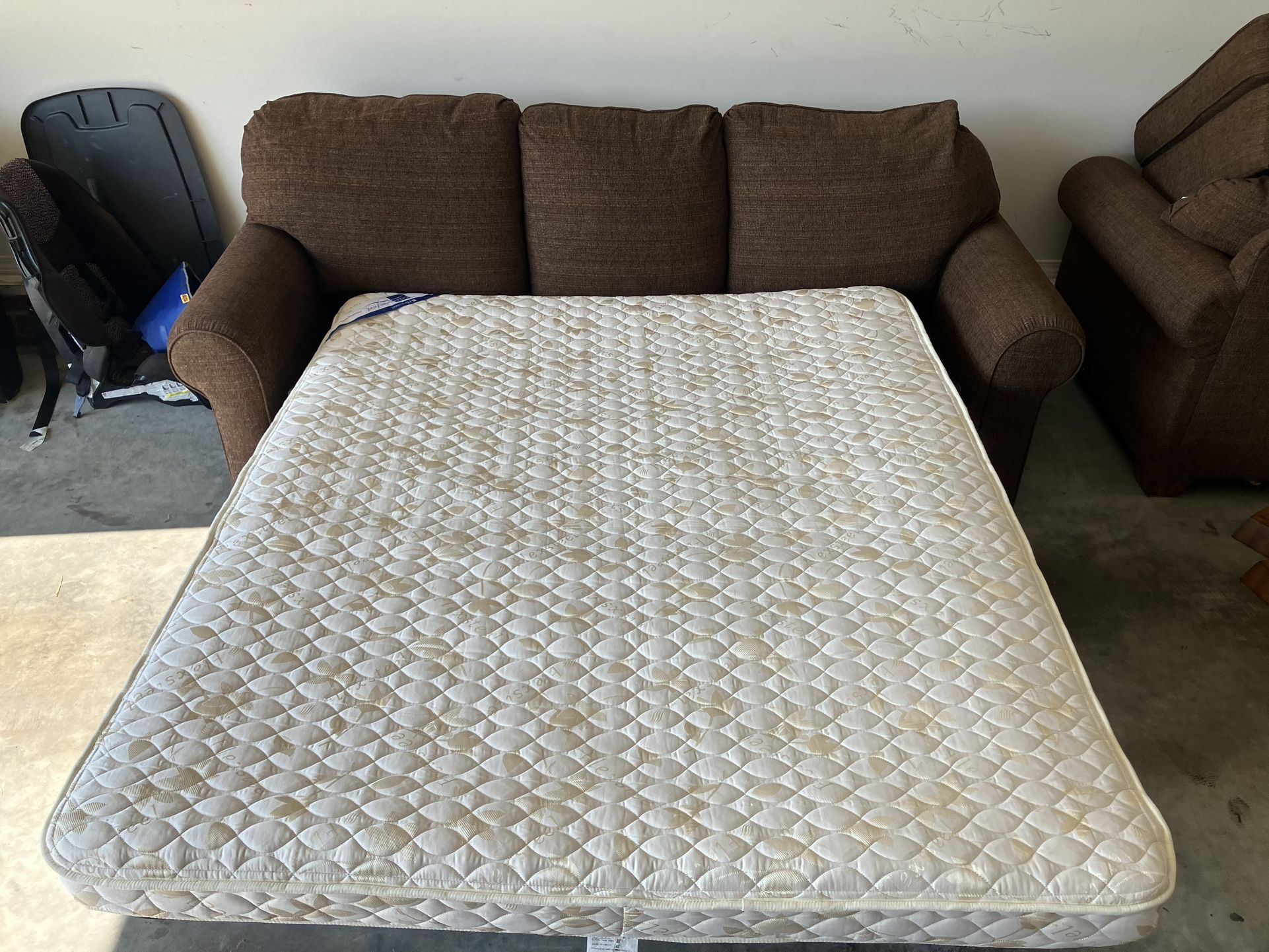 Pull out couch - Used - Like new