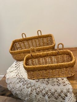 Set of 2 wicker hanging baskets - new