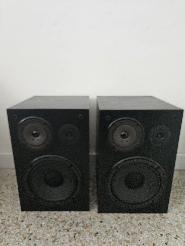 Vintage Yamaha NS-A635A Passive Bookshelf
Speakers