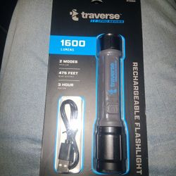 Traverse 1600 Lumen Rechargeable Flashlight 
