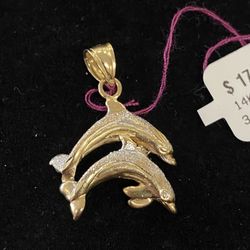 14k Beautiful Gold Dolphins Pendant
