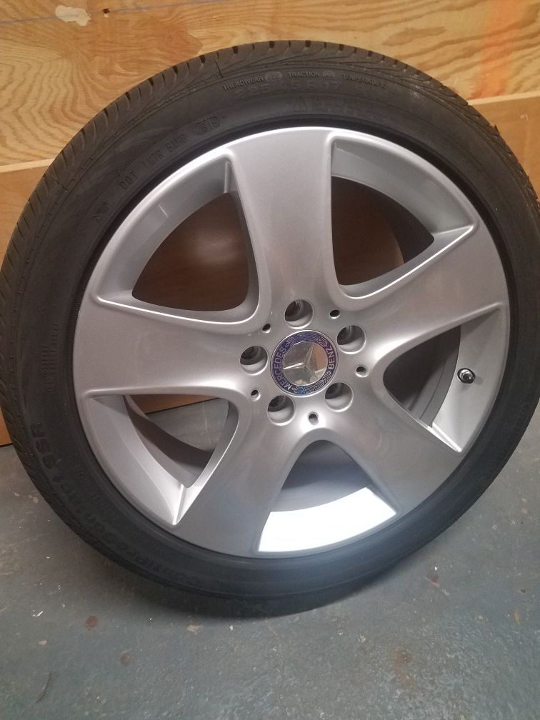 2015 Mercedes Benz cla 250 set of 2 wheels original OEM