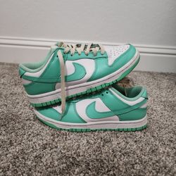Dunk Low - Green Glow, Size 6w