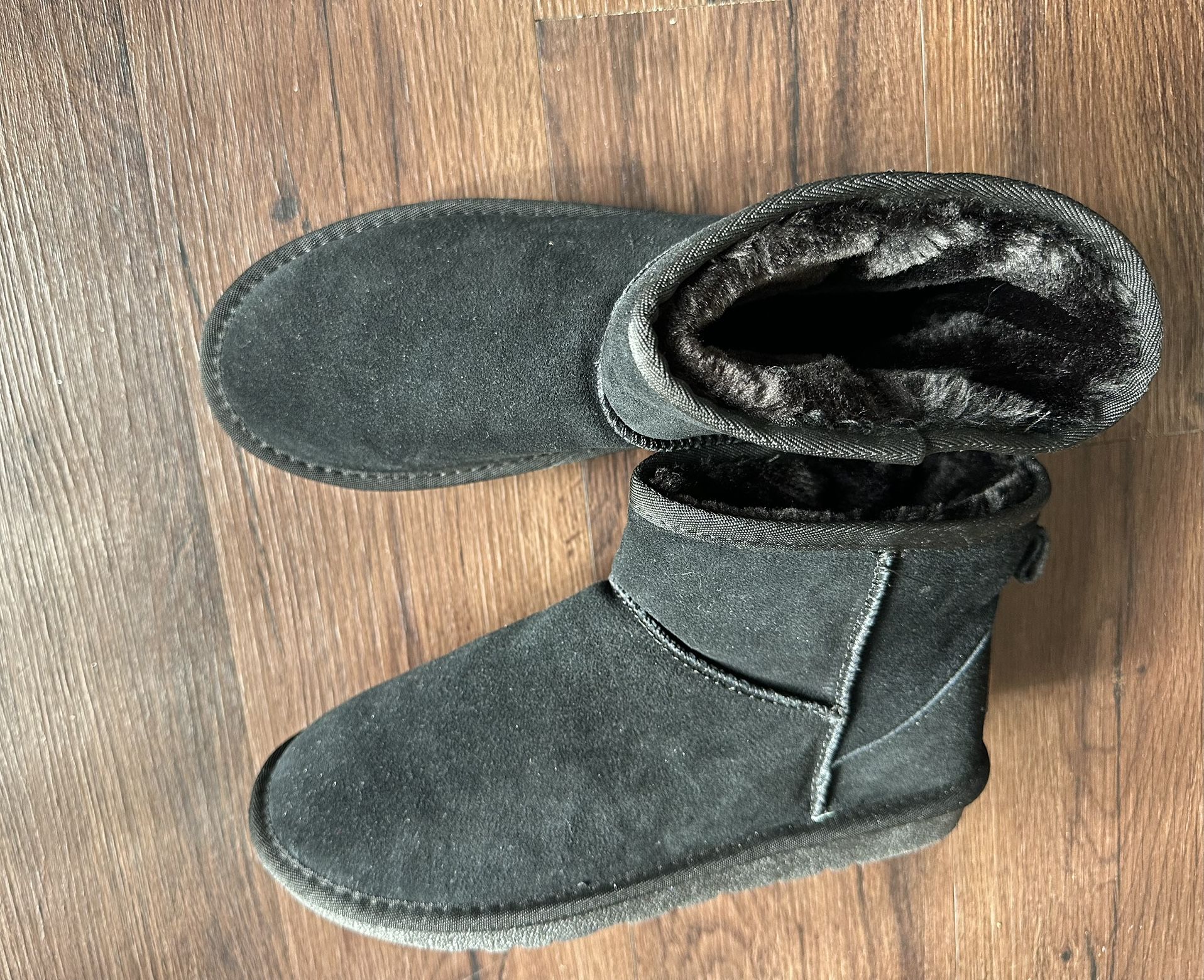 New Woman’s Winter Boots, Size 10, Runs Smaller