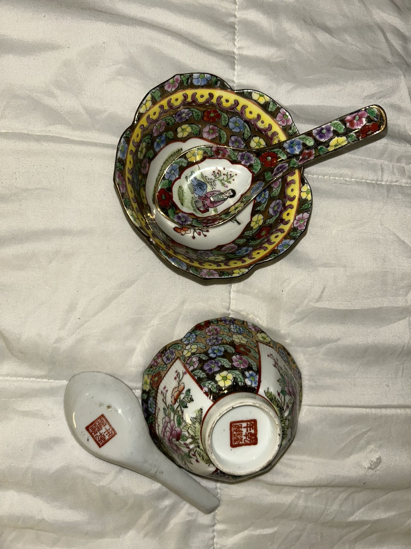 2 Vintage Chinese bowls, two vintage Chinese spoons