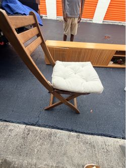 Small Wood table whit two chairs an cushions, High quality! Outdoor or indoor. Pick up or delivery 🤩 perfect for balcony or patio