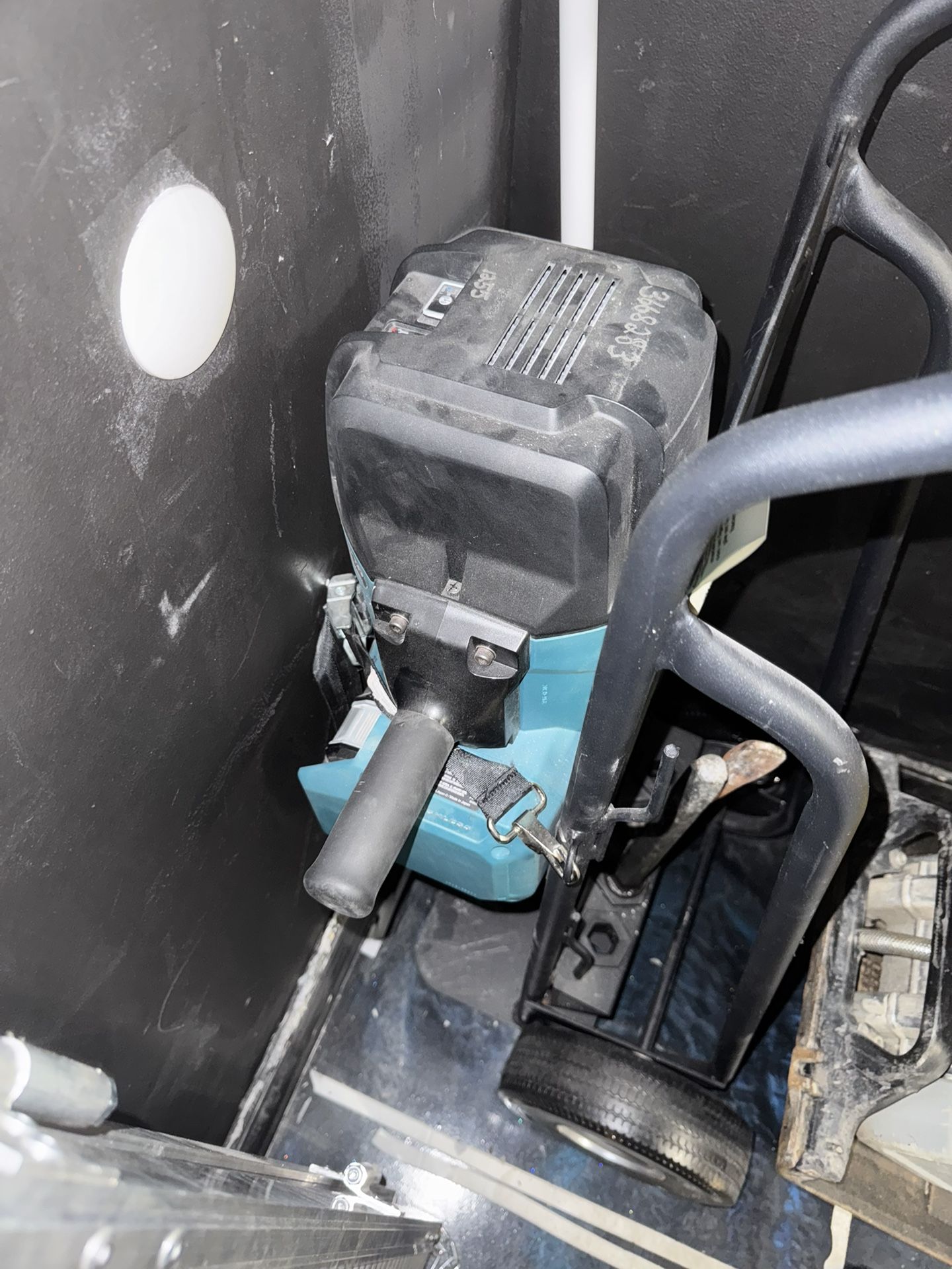Makita 70 lb 1-1/8" Hex AVT Breaker Hammer GMH04 PLX 80V MAX (40V MAX X2) XGT