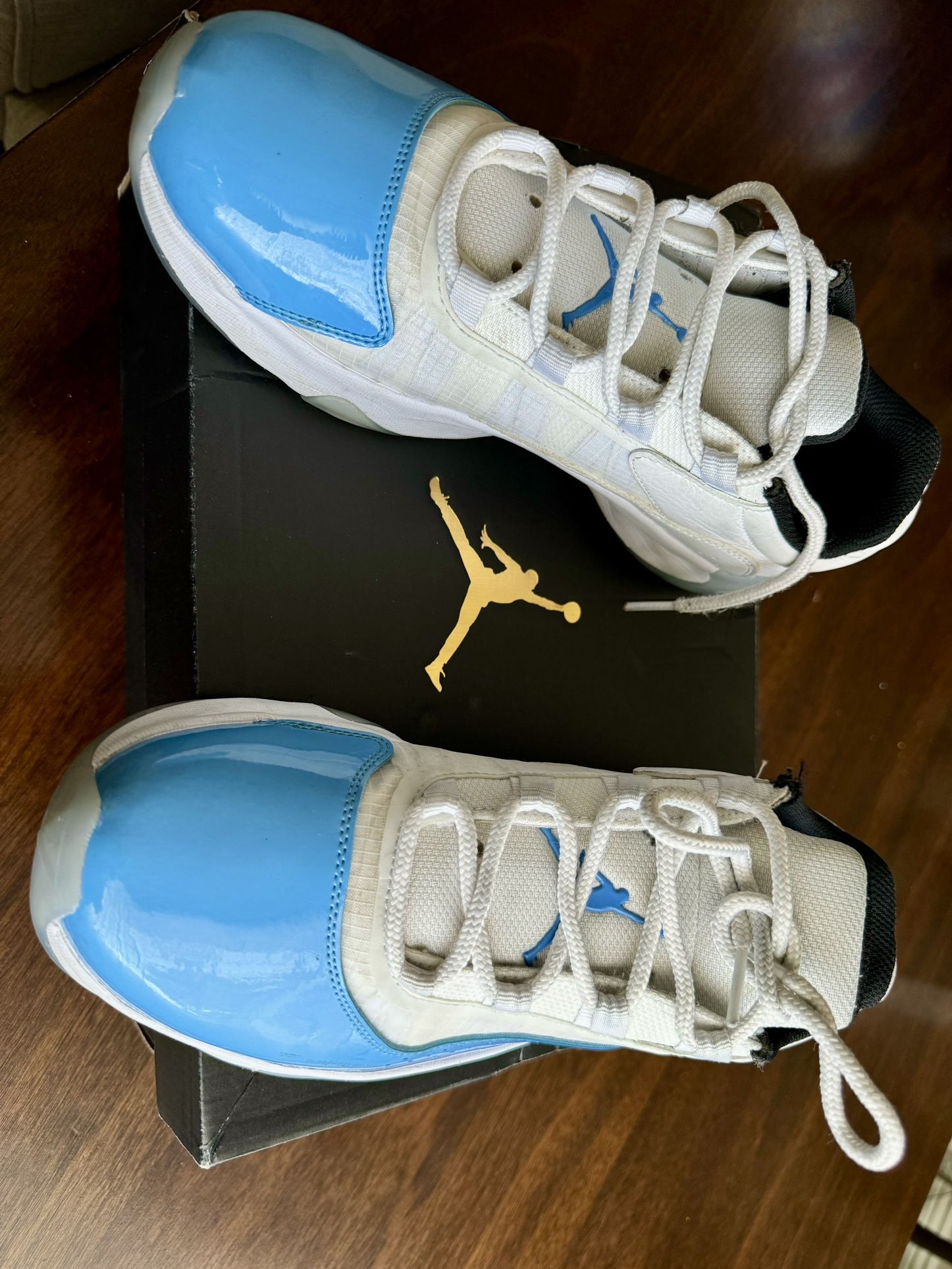 Jordan’s 11 CMFT Low Men Size 9Us
