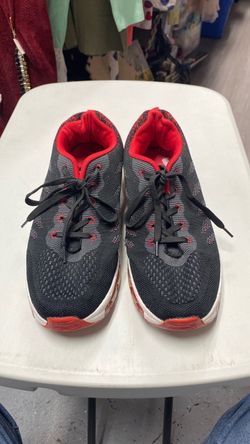 Size 11 black athletic running sneakers