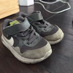 Kids Size 7 Nike Shoes 