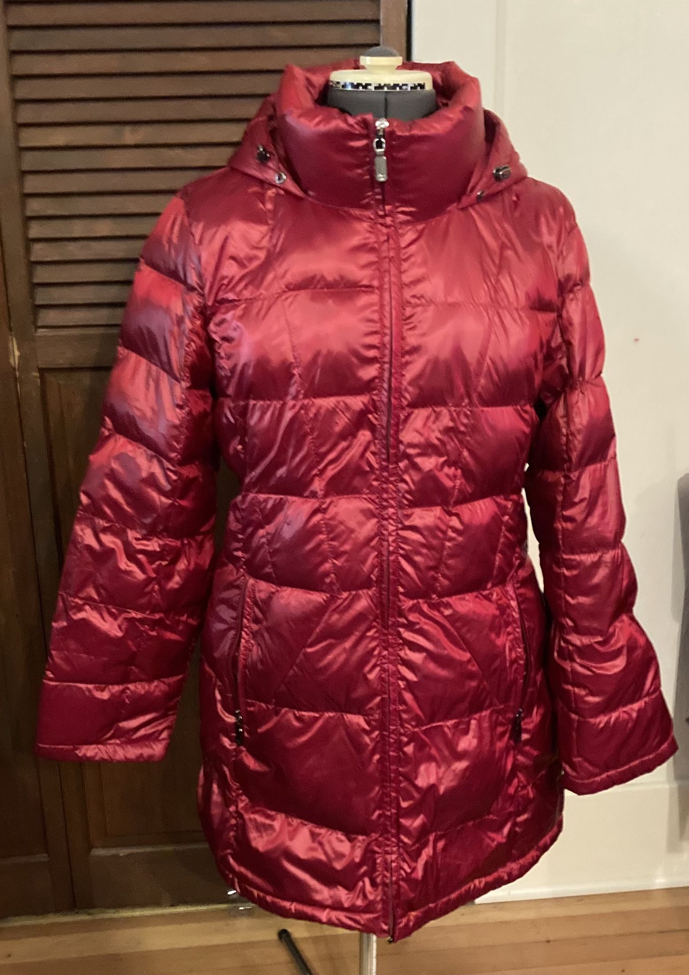 Women's Calvin Klein Packable Down Puffer Jacket, Like New, Fitted, Double  Zipper, Velvet Collar, 0 Degree Fahrenheit Warmth Factor, Size: XXL for  Sale in Centralia, WA - OfferUp