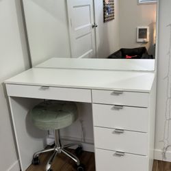Make-Up Vanity