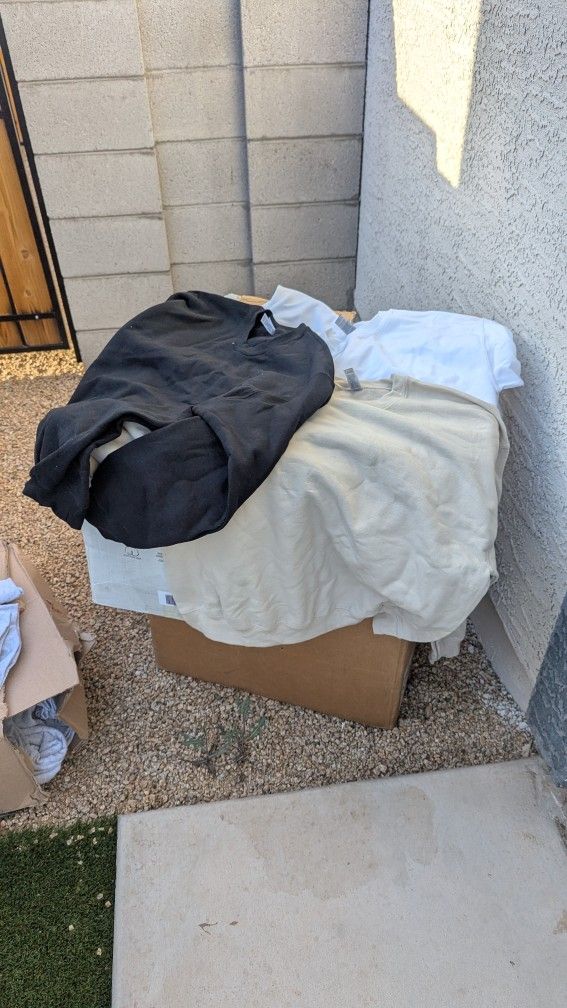 Blank T-shirts And Sweatshirts (Different Sizes And Colors)
