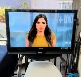 42" Panasonic TH-42PX75U HD TV with SD Card Reader -Super Bright in Daylight - Sharp Image- No Scratches - All Local Channels