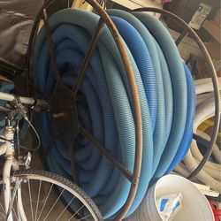 Carpet cleaning hoses