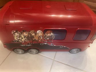 Bratz Tour bus And Chloe With Lotsa Accessories 
