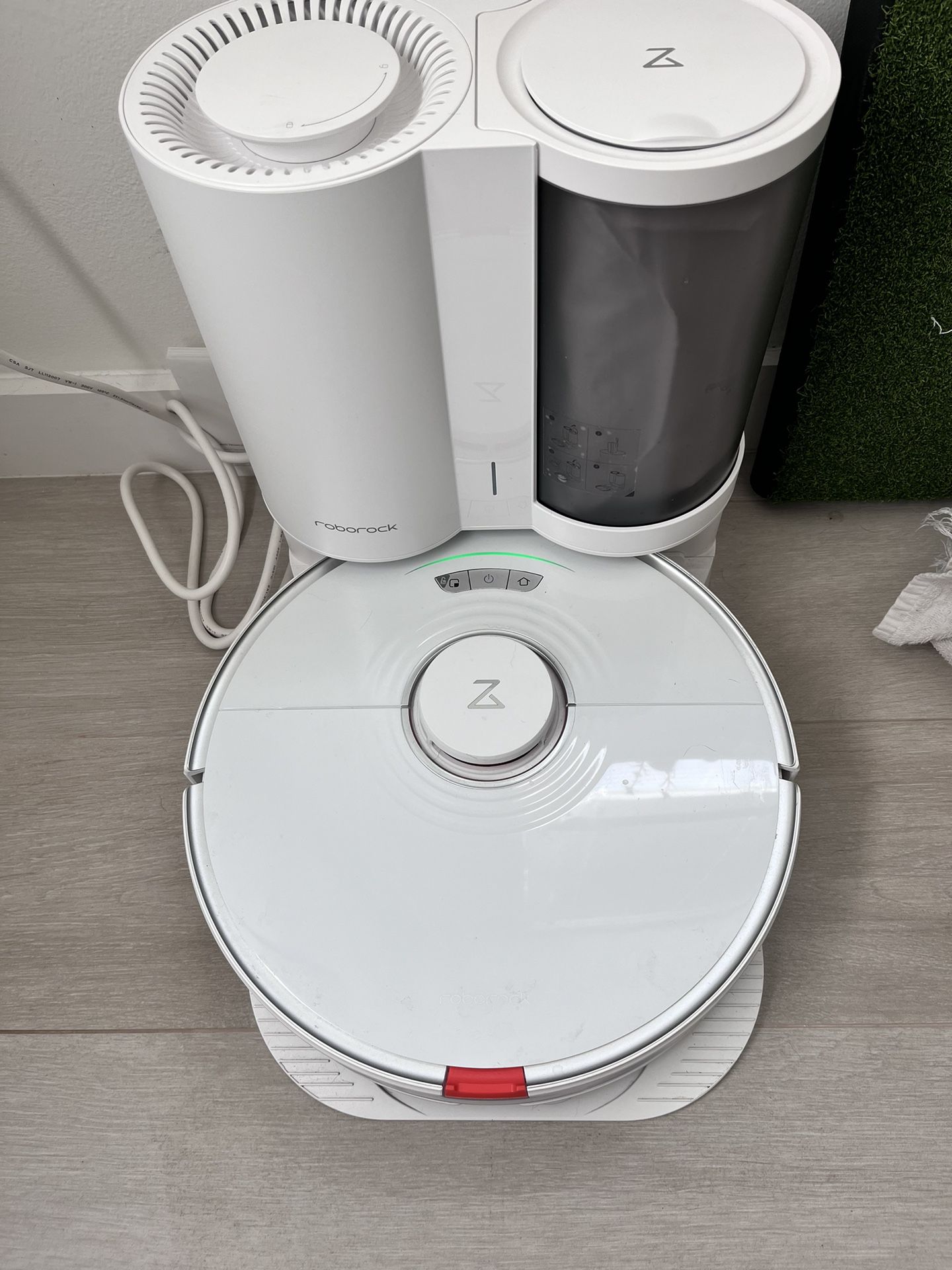 Roborock S7 Robot vacuum With Mopping Capability. Pristine Condition