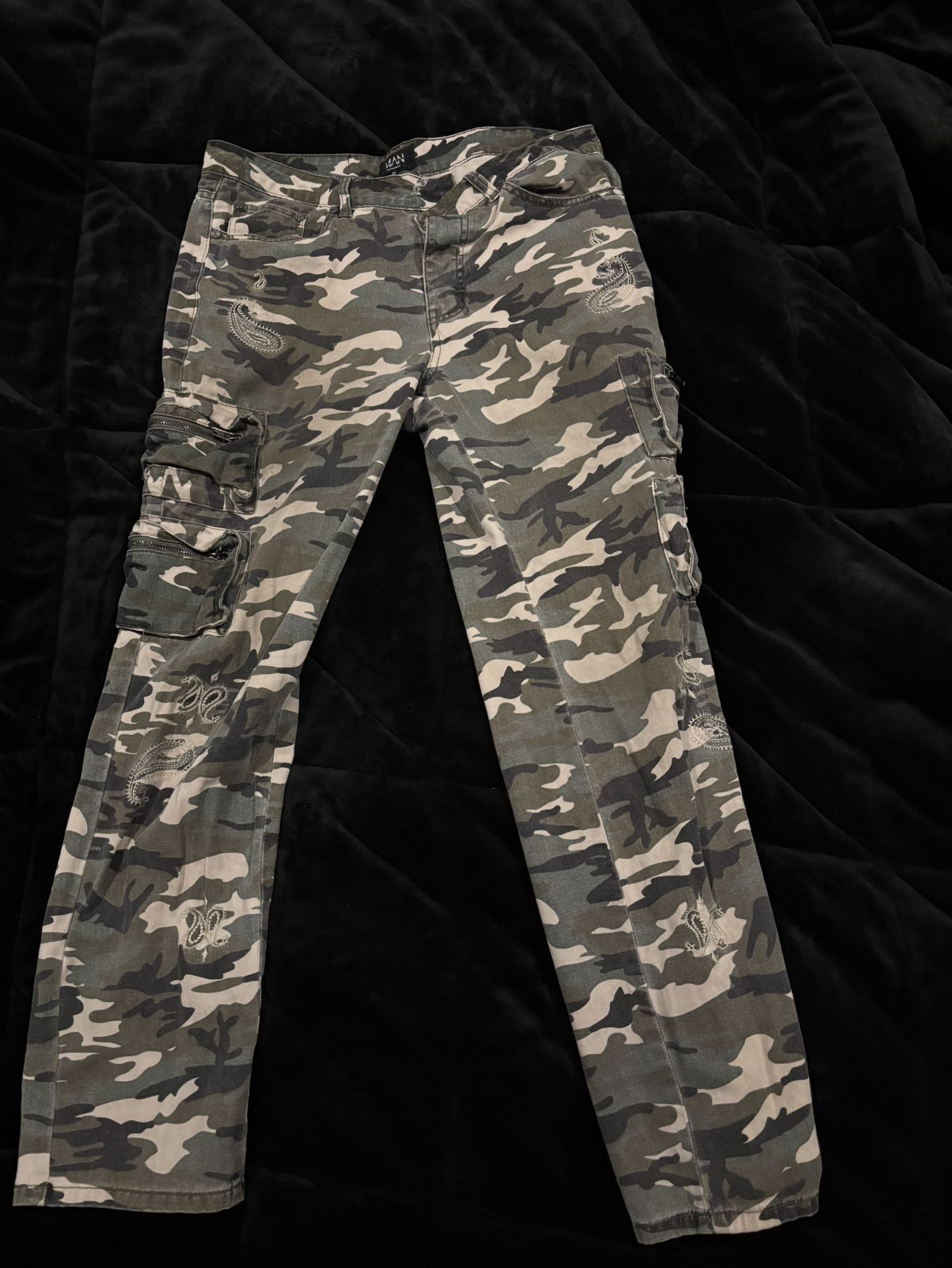 Camouflage Skinny Jeans Size 32