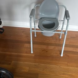 Commode Chair By Drive Medical Foldiybedside Commode 
