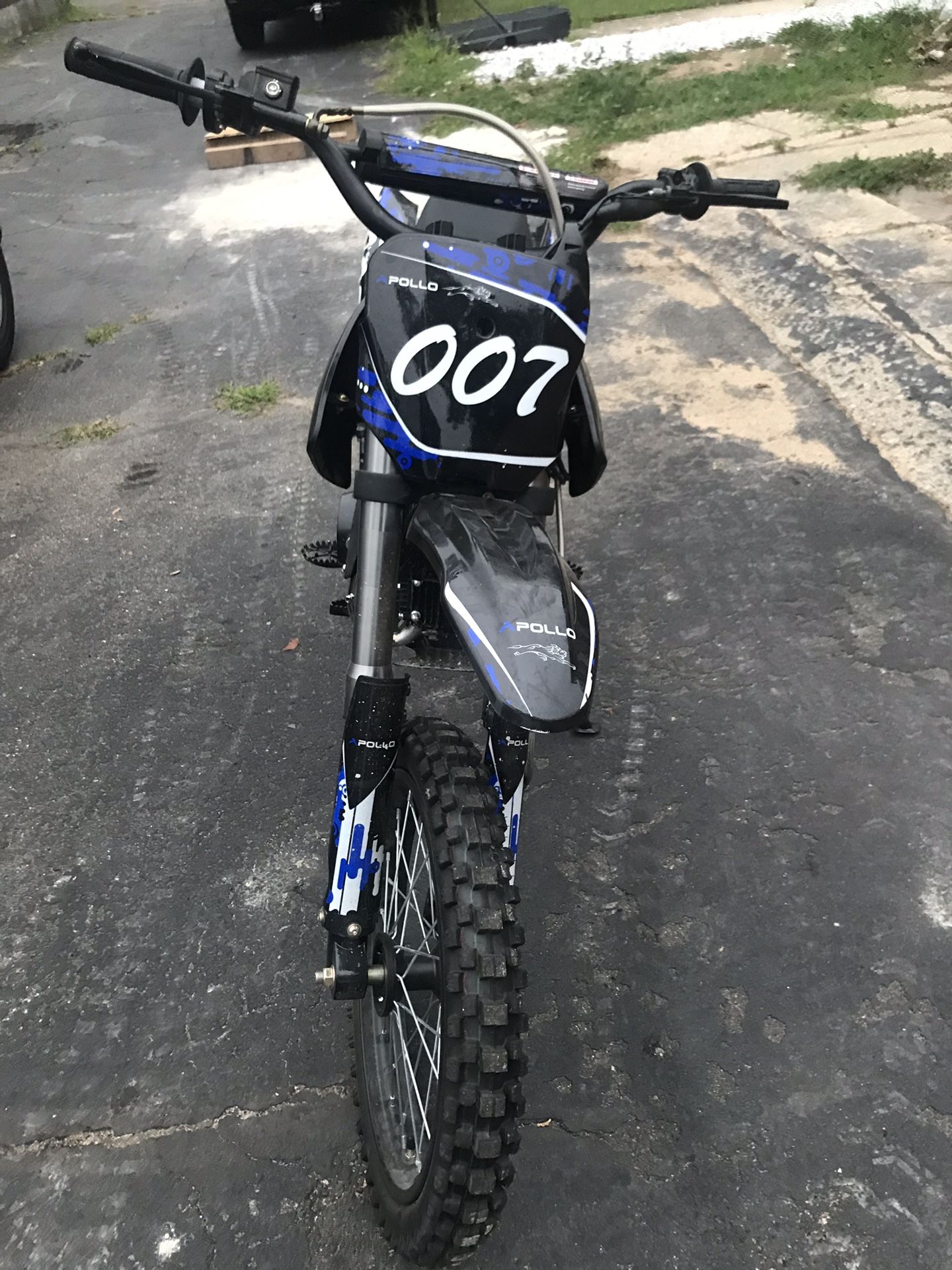 Apollo 007 dirt bike 125cc