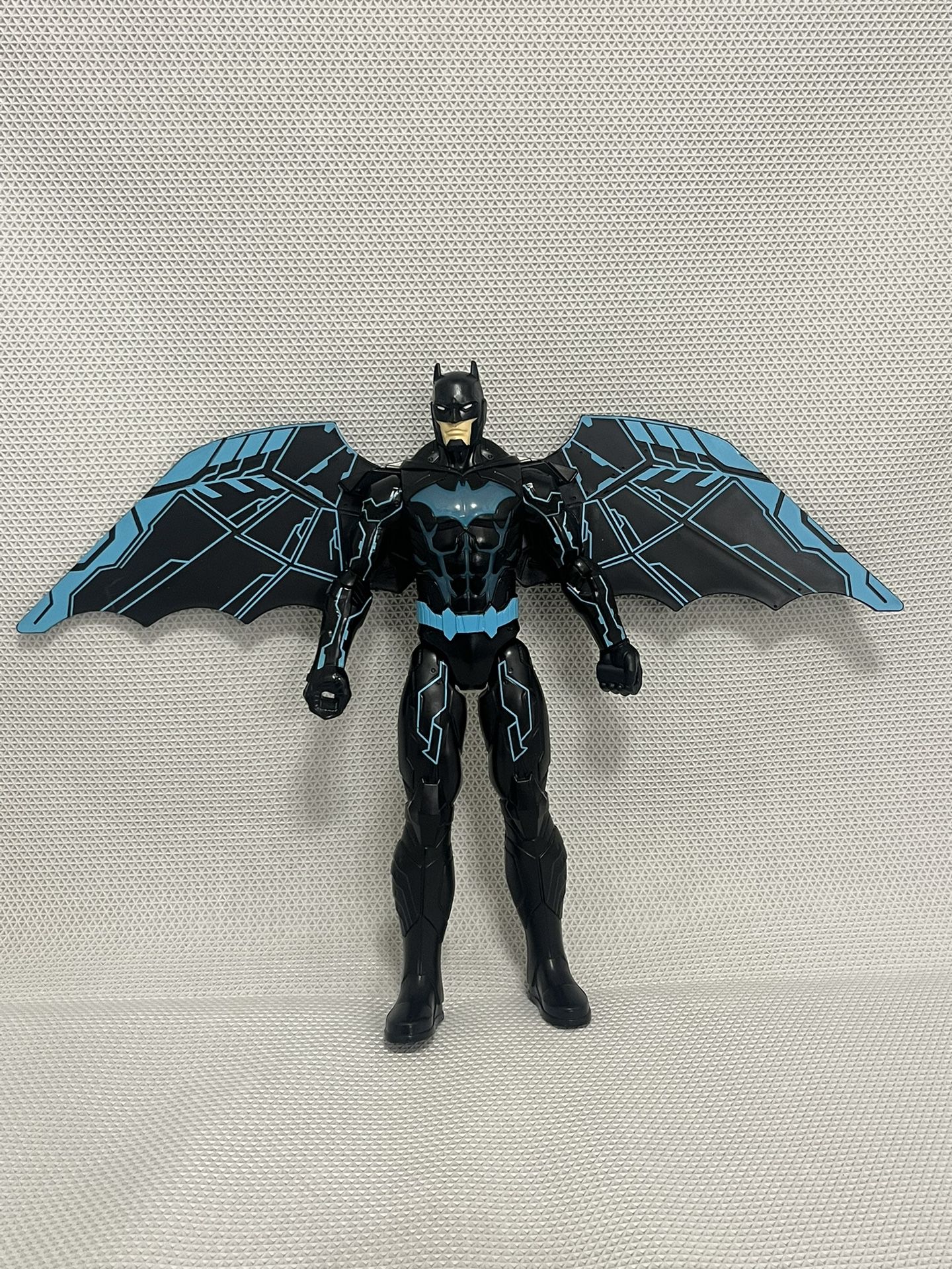 DC Comics Batman Bat-Tech 12" Deluxe Action Figure Expanding Wings Light Sound