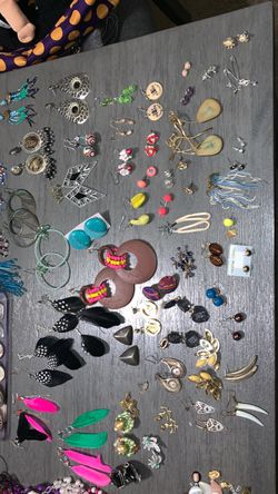 Tons of earrings!!! MUST GO!!!