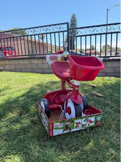 Radio Flyer Kids Readily Assembled Fold 2 Go Trike with Storage Bin