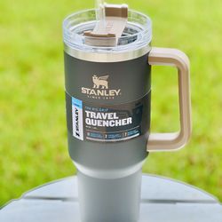 Stanley Cup Travel Quencher Tumbler 40 oz - BLACK 