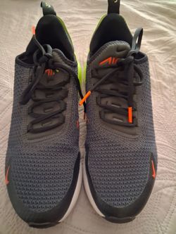 Vendo bonitos tenis  nike zize 8