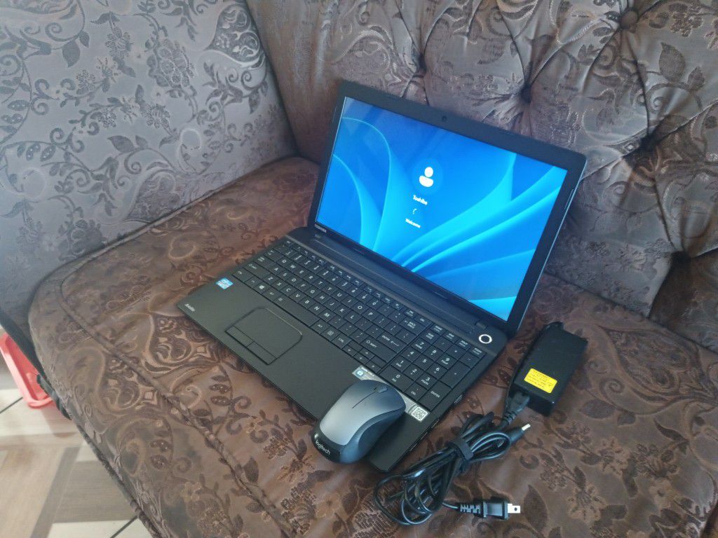 Laptop Toshiba- Satélite- Core i3 -espe-cial Para Estud-iantes.