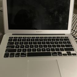 Apple Macbook Air 2017 with 1.8GHz Intel Core i5 (13-inch, 8GB RAM, 128GB SSD Storage) (QWERTY English) Silver