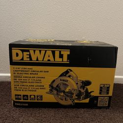 DEWALT Corded Lightweight Circular Saw 
