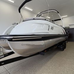 2023 Bennington QXSBA TRITOON